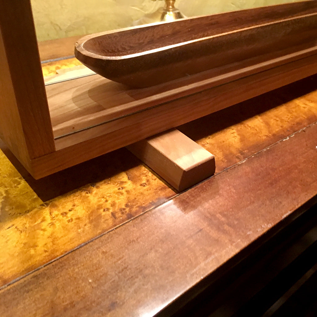 Glass Honeycomb Display - Langstroth 19" for the Hospitality Industry